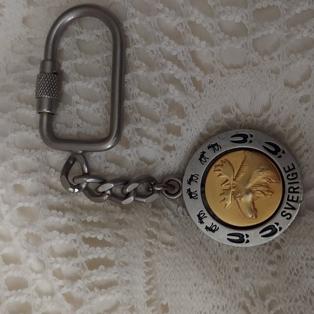 Vintage SVERIGE Swedish 2 Tone Moose Spinner  Keychain Keyring